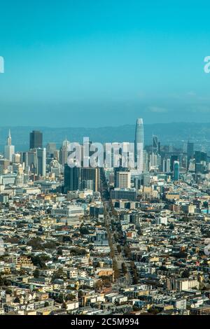 Vue sur la ville de San Francisco depuis Twin Peaks. Banque D'Images