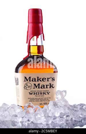 POZNAN, POL - 29 JANVIER 2020 : bouteille de Maker's Mark, un petit lot de whisky bourbon produit à Loretto, Kentucky, par Beam Suntory Banque D'Images