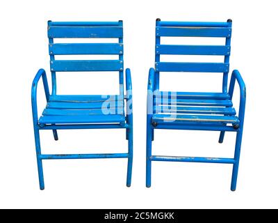 Célèbres chaises de Cannes bleues sur la Croisette isolées sur blanc. Masque inclus. Banque D'Images