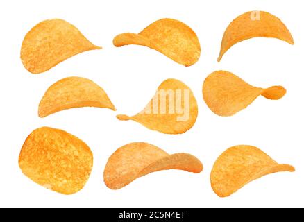 Collection de chips de pommes de terre tranchées isolées sur fond blanc. Set de nourriture de mauvaise qualité Banque D'Images