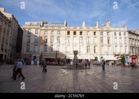 Bordeaux , Aquitaine / France - 11 07 2019 : ville de Bordeaux en France place antique Banque D'Images