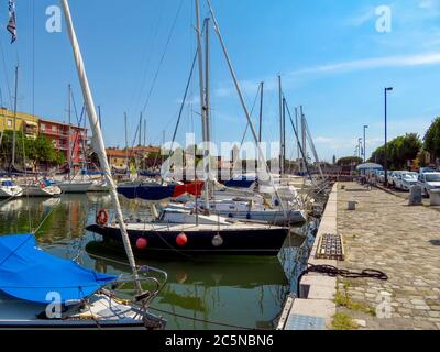 Rimini, Italie - 21 juin 2017 : yachts et voiliers à Rimini, Italie Banque D'Images