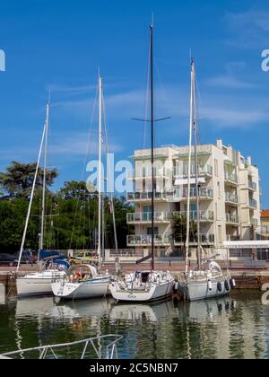 Rimini, Italie - 21 juin 2017 : yachts et voiliers à Rimini, Italie Banque D'Images