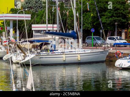 Rimini, Italie - 21 juin 2017 : yachts et voiliers à Rimini, Italie Banque D'Images