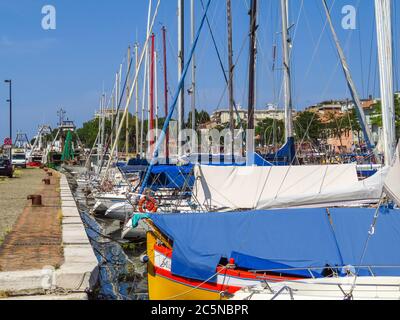 Rimini, Italie - 21 juin 2017 : yachts et voiliers à Rimini, Italie Banque D'Images