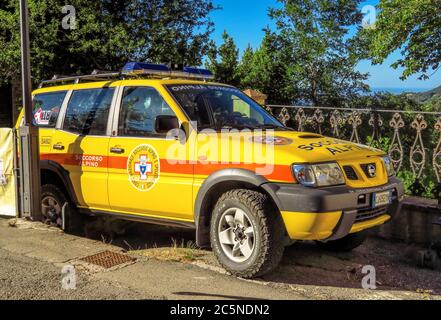 San Leo, Italie - 18 juin 2017 : voiture de secours d'urgence (Soccorso Alpino) à San Leo, Italie Banque D'Images