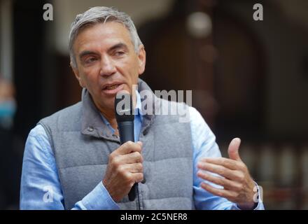 Bucarest, Roumanie - 01 juin 2020 : Dragos Anastasiu le président de la Chambre de commerce et d'industrie roumaine-allemande AHK parle lors d'un co de presse Banque D'Images