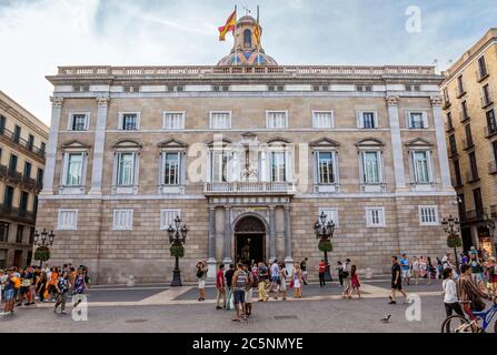 BARCELONE, ESPAGNE - 8 JUILLET 2016 : hôtel de ville sur la Placa de Sant Jaume. Le Palau de la Generalitat est un palais historique de Barcelone Barcelone, Espagne - J. Banque D'Images