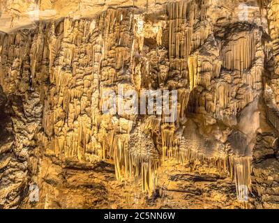 La formation de calcaire dans la grotte de calcaire de Grotte des Demoiselles en Languedoc dans le sud de la France Banque D'Images