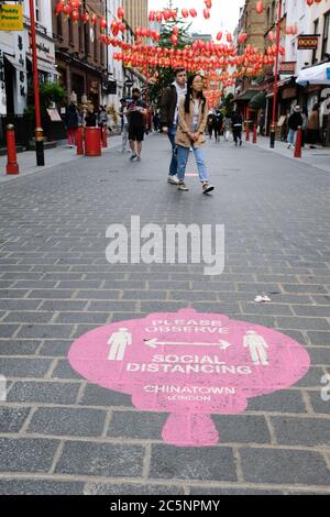 Londres, Royaume-Uni. 4 juillet 2020. Coronavirus: Chinatown, Super Saturday, cafés, bars, pubs et restaurants ouverts pour les affaires. Crédit : Matthew Chattle/Alay Live News Banque D'Images