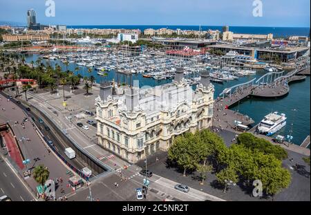 BARCELONE, ESPAGNE - 4 JUILLET 2016 : vue aérienne du port de Vell à Barcelone, Espagne Barcelone, Espagne - 4 juillet 2016 : vue aérienne du port de Vell à Ba Banque D'Images