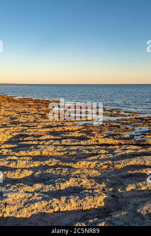 Coucher de soleil sur Bombay Beach sur la mer de Salton, Californie Banque D'Images