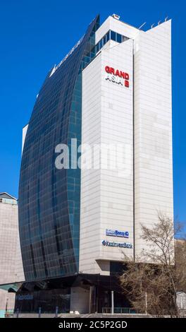 ALMATY, KAZAKHSTAN - 21 MARS 2016: Le centre d'affaires "Grand Asia" est un immeuble de bureaux situé dans la rue Tole bi à Almaty. Construit en 2013. Almaty, K. Banque D'Images