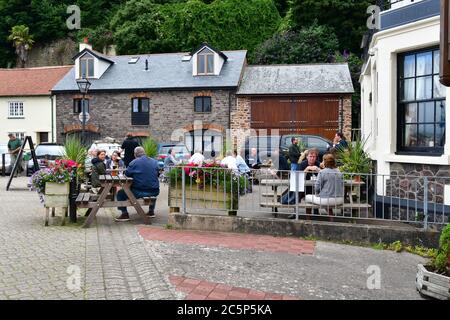 Pubs les bars et les restaurants ouvrent ses portes au public à, Royaume-Uni. 4 juillet 2020. Le 1er jour de l'enfermement. L'ancien navire s'agrise à Minehead, dans le Somerset. Crédit photo : Robert Timoney/Alay Live News Banque D'Images