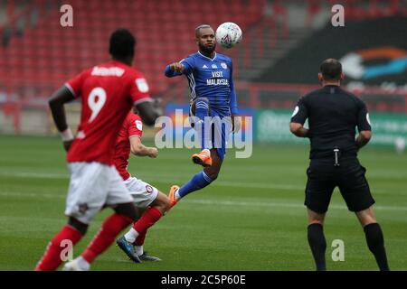 Bristol, Royaume-Uni. 04e juillet 2020. Leandro Bacuna de Cardiff (c) en action. Match de championnat EFL Skybet, Bristol City et Cardiff City au stade Ashton Gate de Bristol le samedi 4 juillet 2020. Cette image ne peut être utilisée qu'à des fins éditoriales. Usage éditorial uniquement, licence requise pour un usage commercial. Aucune utilisation dans les Paris, les jeux ou les publications d'un seul club/ligue/joueur. photo par Andrew Orchard/Andrew Orchard sports Photography/Alamy Live News crédit: Andrew Orchard sports Photography/Alamy Live News Banque D'Images