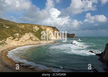 St Oswalds Bay à côté de Durdle Door à Dorset sur la côte jurassique. Fait partie de l'AONB Dorset et se trouve sur la route du South West Coast Path. Banque D'Images