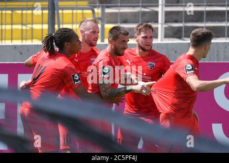 Munich, Allemagne. 04e juillet 2020. Goaljubel autour de Maximilien BEISTER (2e de gauche) FC Ingolstadt) après but à 0-1, jubilation, joie, enthousiasme, action. Football 3ème ligue, 38ème jour de match, TSV Munich 1860-FC Ingolstadt 0-2 sur 04.07.2020. Stadium on Gruenwalder Strasse à Muenchen, les RÉGLEMENTATIONS DFL INTERDISENT TOUTE UTILISATION DE PHOTOGRAPHIES COMME SÉQUENCES D'IMAGES ET/OU QUASI-VIDÉO. | utilisation dans le monde crédit : dpa/Alay Live News Banque D'Images