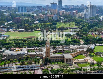 Kenya édifices du Parlement vus du sommet de la tour de la KICC, Nairobi, Kenya, Afrique de l'est Banque D'Images