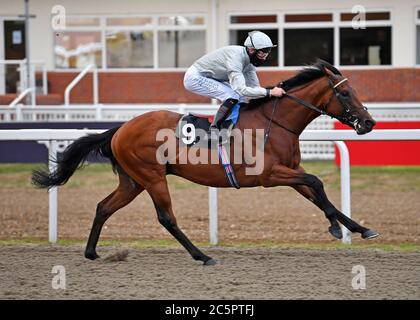 Tenbury Wells, monté par le jockey Robert Havlin, remporte les chelmsfordcityracecourse.com Novice Stakes (Div I) au Chelmsford City Racecourse 4 juillet 2020 au Chelmsford City Racecourse. Banque D'Images