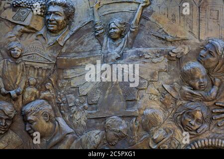 Monument Cesar E. Chavez près de l'hôtel de ville, Sacramento, Californie, États-Unis Banque D'Images