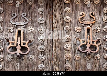 Porte-knockers à l'École d'architecture de l'Université d'Alcala de Henares, Madrid, Espagne, Europe Banque D'Images