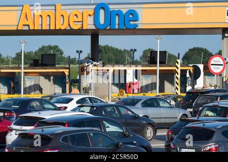 Station de péage sur l'autoroute A1 appelée Amber Highway (Autostrada Bursztynowa) à Rusocine, Pologne. 14 juin 2020 © Wojciech Strozyk / Alamy stock photo Banque D'Images