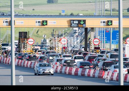 Station de péage sur l'autoroute A1 appelée Amber Highway (Autostrada Bursztynowa) à Rusocine, Pologne. 14 juin 2020 © Wojciech Strozyk / Alamy stock photo Banque D'Images