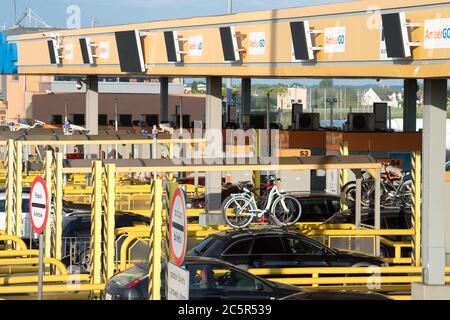 Station de péage sur l'autoroute A1 appelée Amber Highway (Autostrada Bursztynowa) à Rusocine, Pologne. 14 juin 2020 © Wojciech Strozyk / Alamy stock photo Banque D'Images