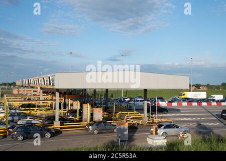 Station de péage sur l'autoroute A1 appelée Amber Highway (Autostrada Bursztynowa) à Rusocine, Pologne. 14 juin 2020 © Wojciech Strozyk / Alamy stock photo Banque D'Images