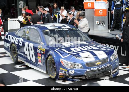 DAYTONA BEACH, FL - 24 FÉVRIER : Jimmie Johnson remporte la 55e course du Daytona 500 au Daytona International Speedway le 24 février 2013 à Daytona Beach, Floride. Personnes: Jimmie Johnson crédit: Storms Media Group/Alay Live News Banque D'Images