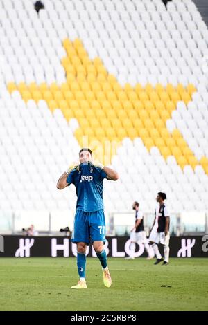 Turin, Italie. 04e juillet 2020. TURIN, ITALIE - 04 juillet 2020 : Gianluigi Buffon de Juventus FC réagit pendant le Serie UN match de football entre Juventus FC et Torino FC. (Photo de Nicolò Campo/Sipa USA) crédit: SIPA USA/Alay Live News Banque D'Images