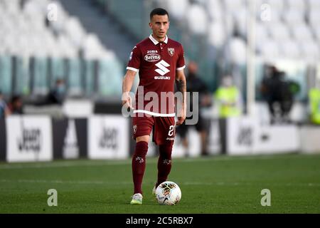 Turin, Italie. 04e juillet 2020. TURIN, ITALIE - 04 juillet 2020: Alejandro 'Alex' Berenguer du FC de Turin en action pendant le match de football de la série A entre le FC de Juventus et le FC de Turin. (Photo de Nicolò Campo/Sipa USA) crédit: SIPA USA/Alay Live News Banque D'Images