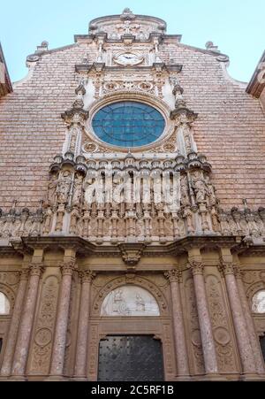 BARCELONE, ESPAGNE - 10 JUILLET 2015 : l'abbaye bénédictine Santa Maria de Montserrat, Monistrol de Montserrat, Espagne. Il accueille la Vierge de Montserrat Banque D'Images