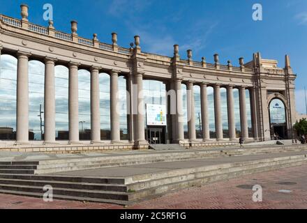 BARCELONE, ESPAGNE - 8 JUILLET 2015 : Fira Barcelona - un centre de salons et d'expositions à Barcelone, Espagne. Il a été construit en 1929 à International Exposi Banque D'Images