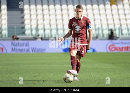 Turin, Italie. 04e juillet 2020. De Juventus FC en action pendant le match de football de la série A Juventus FC vs Torino. Juventus a remporté le concours 4-1, au stade Allianz de Turin (photo d'Alberto Gandolfo/Pacific Press) crédit: Pacific Press Agency/Alay Live News Banque D'Images