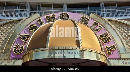 NICE, FRANCE - 6 JUIN 2014 : le Casino de l'Hôtel le Meridien est situé sur la Promenade des Anglais. L'hôtel le Meridien est un symbole de la Côte d'Azur. Unité commerciale Banque D'Images