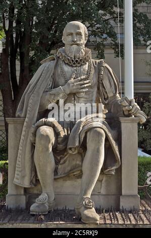 Statue du Palais Bourbon (1724) - palais situé sur la rive gauche de la Seine, en face de la place de la Concorde à Paris. Le Palais Bourbon est le siège de la nationale française Banque D'Images