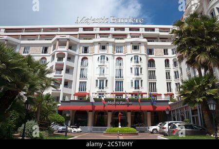 CANNES, FRANCE - 6 MAI : Hôtel de luxe Majestic Barrière le 6 mai 2013 à Cannes, France. Situé sur la célèbre Croisette. Construit en 1923. Cannes, F Banque D'Images