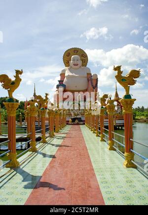 Statue de Bouddha souriant de la richesse sur Koh Samui, Thaïlande Banque D'Images