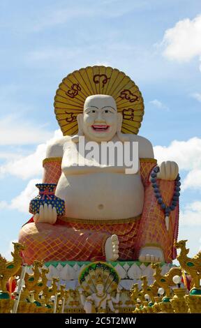 Statue de Bouddha souriant de la richesse sur Koh Samui, Thaïlande Banque D'Images