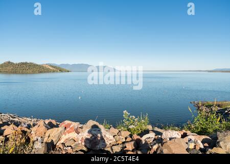 Immense étendue d'eau dans le barrage de Ross River, Townsville, Queensland du Nord, Australie Banque D'Images