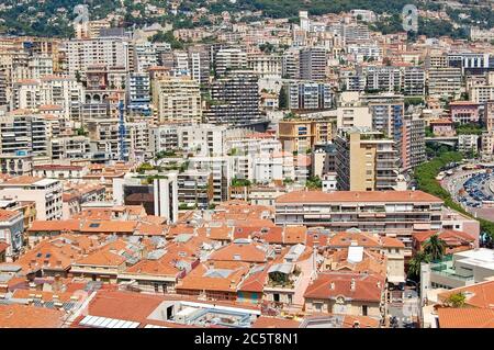 Vue sur Monaco, Monte Carlo. Beaucoup de bâtiments sur une très petite zone. Banque D'Images