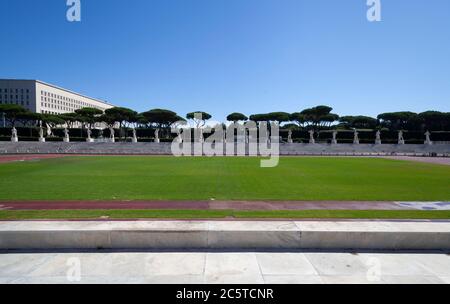 Stadio dei Marmi dans la lumière du soleil de juin (Rome, Italie) Banque D'Images