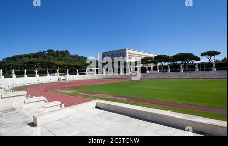 Stadio dei Marmi dans la lumière du soleil de juin (Rome, Italie) Banque D'Images