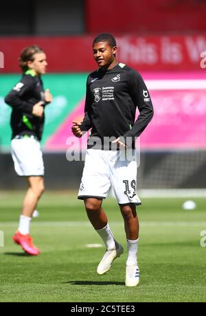 Stade Liberty, Swansea, Glamorgan, Royaume-Uni. 5 juillet 2020. Championnat de football anglais, Swansea City contre Sheffield mercredi ; Rhian Brewster de Swansea City semble heureux pendant le coup d'envoi crédit : action plus Sports/Alamy Live News Banque D'Images