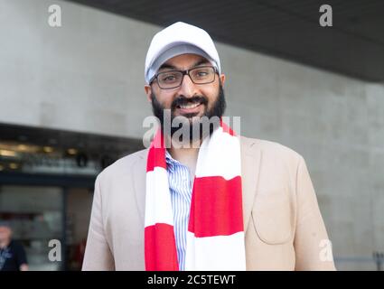 Londres, Royaume-Uni. 5 juillet 2020. Cricketer, Monty Panesar, arrive aux studios de la BBC. Credit: Tommy London/Alay Live News Banque D'Images