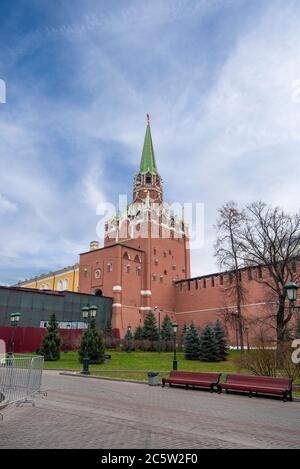 Tour de Spasskaya (Bashnya) ou Tour du Sauveur du Kremlin avec l'horloge sur la place Rouge à Moscou, en Russie Banque D'Images