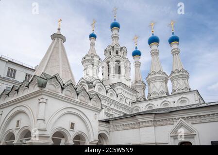 L'église de la Nativité de la Vierge à Putinki à Moscou, Russie.Église orthodoxe russe construite en 1652 sous le tsar Alexei Romanov. Banque D'Images