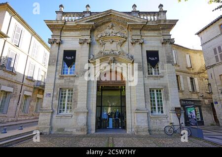 AVIGNON, FRANCE -12 NOV 2019- vue sur la place Crillon dans la ville médiévale historique d'Avignon, Vaucluse, Provence, France. Banque D'Images