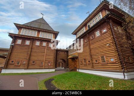 Moscou, Russie. Tsar Aleksey Mikhaïlovich palais en bois ou château (russe : dvorets) à Kolomenskoye. Résidence royale Musée-réserve. Banque D'Images